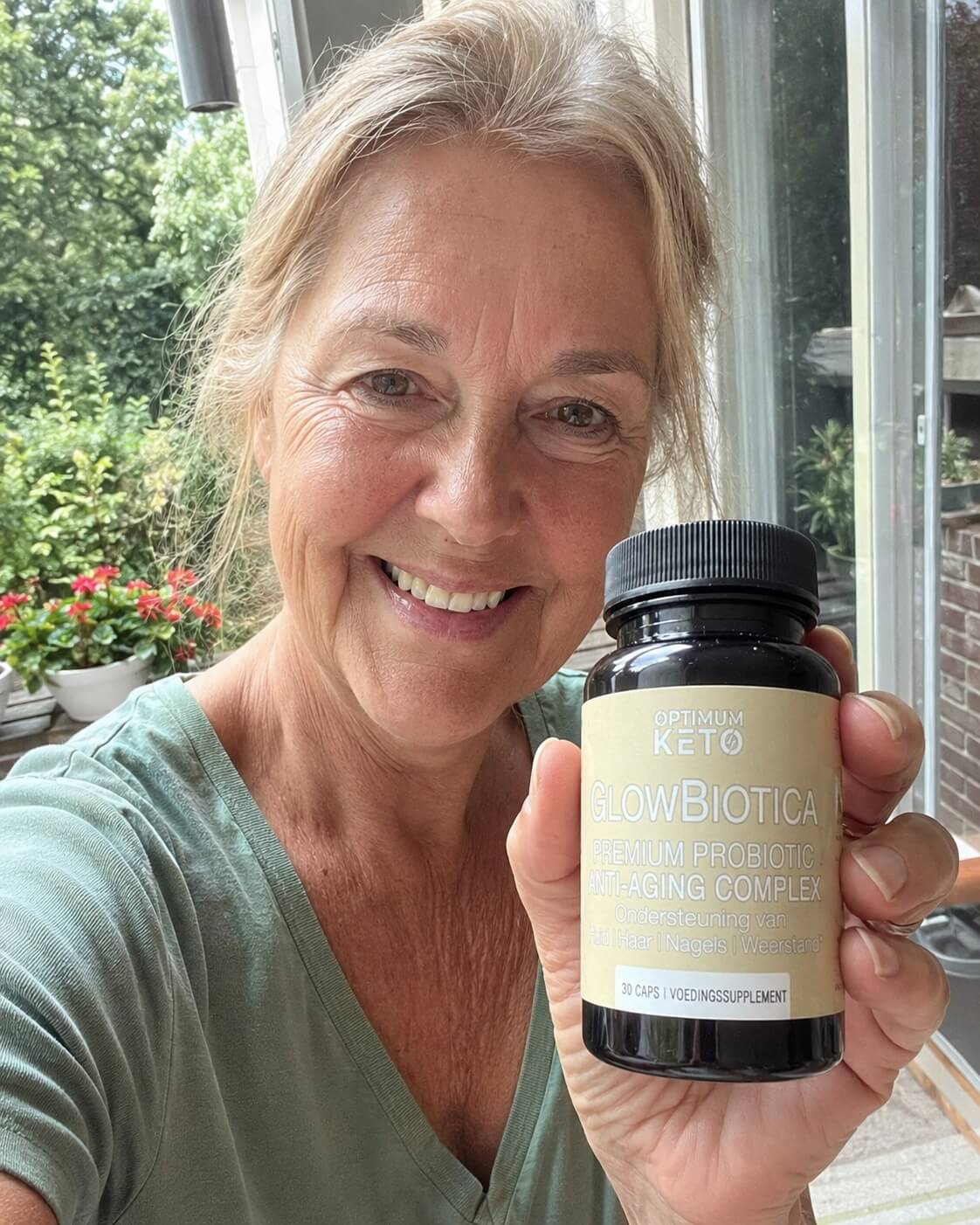 Vrouw met pot GlowBiotica