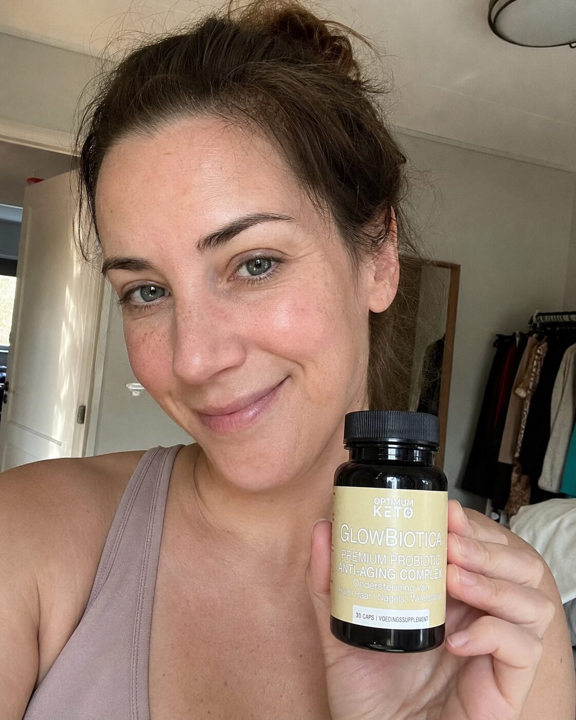 Vrouw met pot GlowBiotica