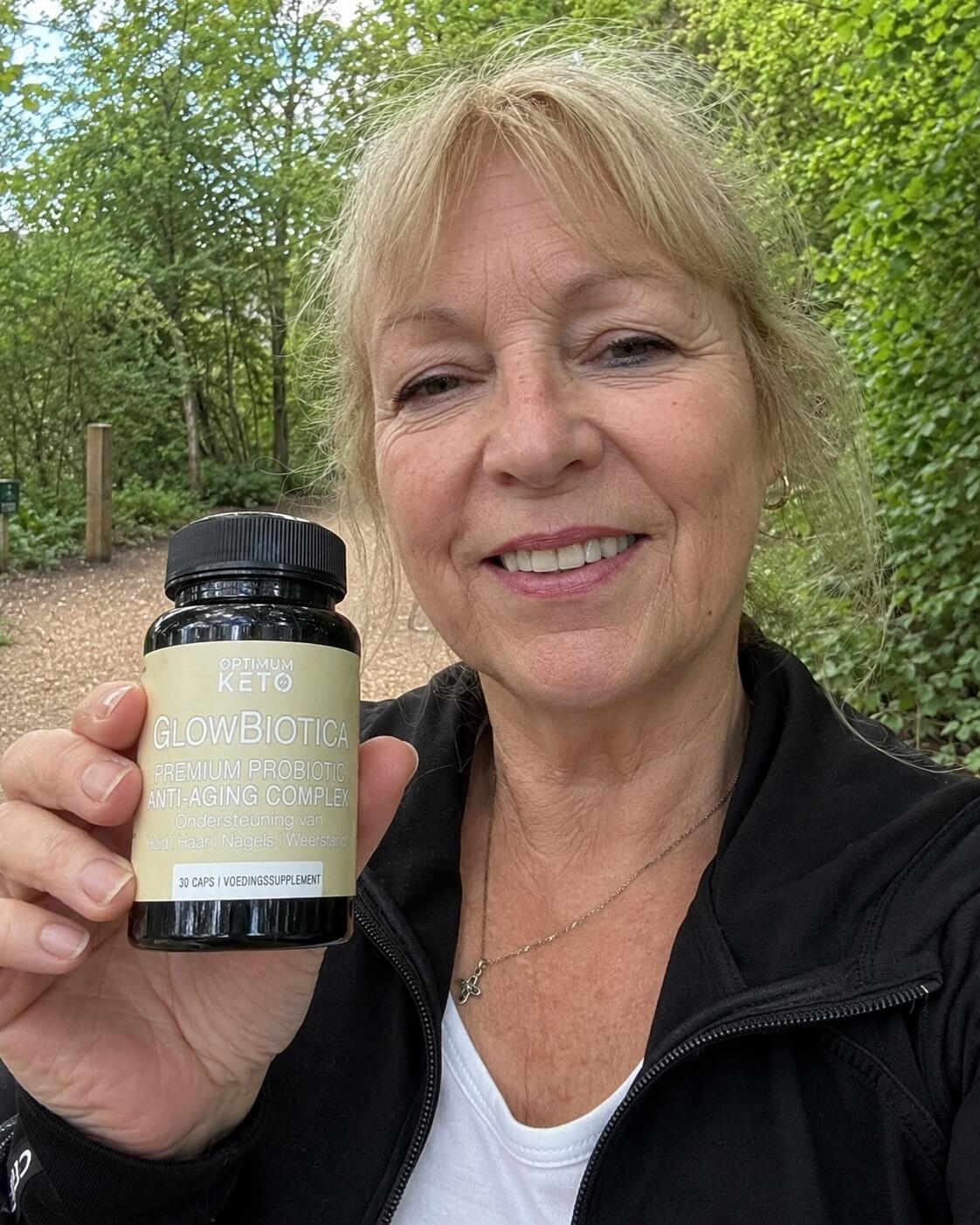 Vrouw met pot GlowBiotica
