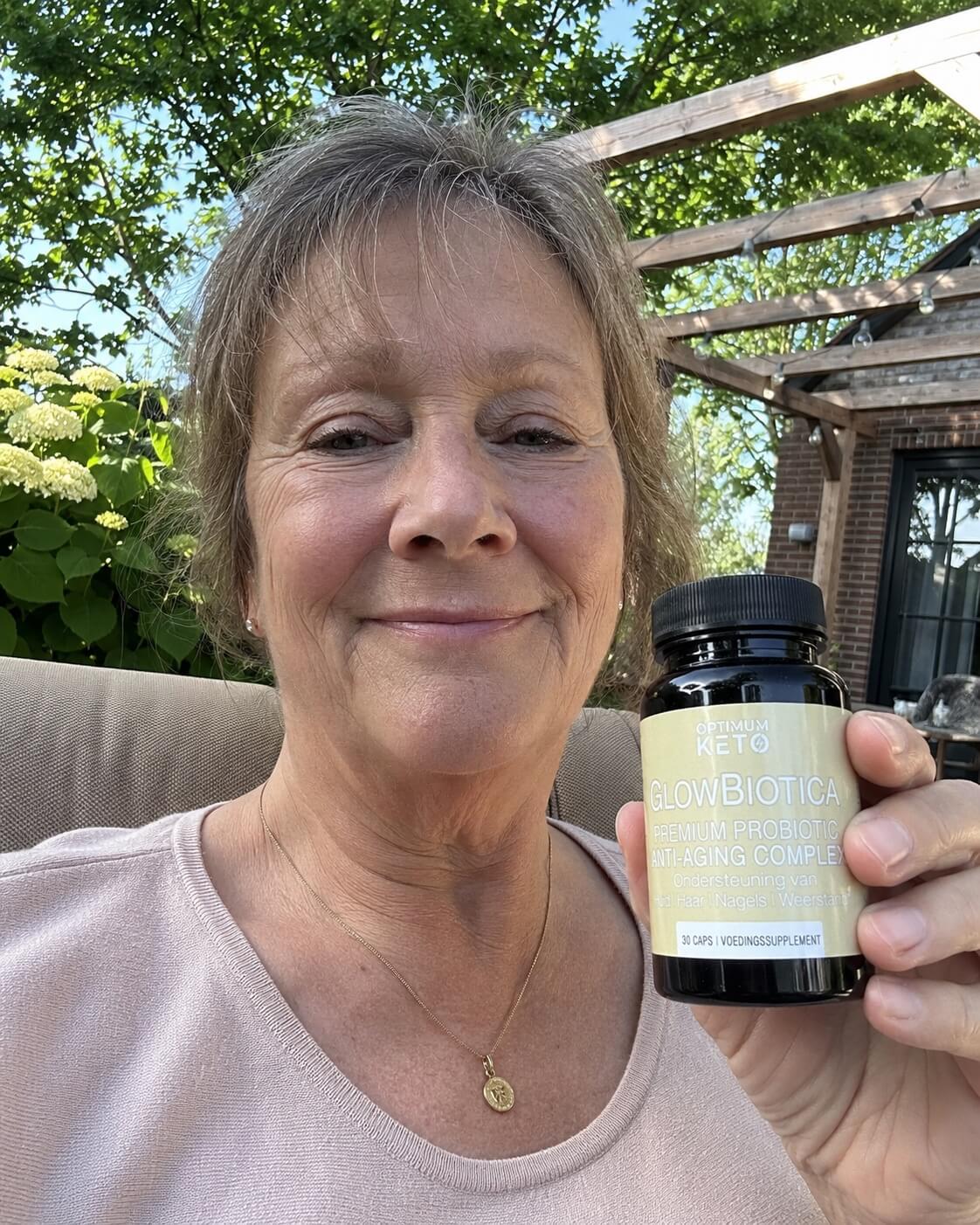 Vrouw met pot GlowBiotica