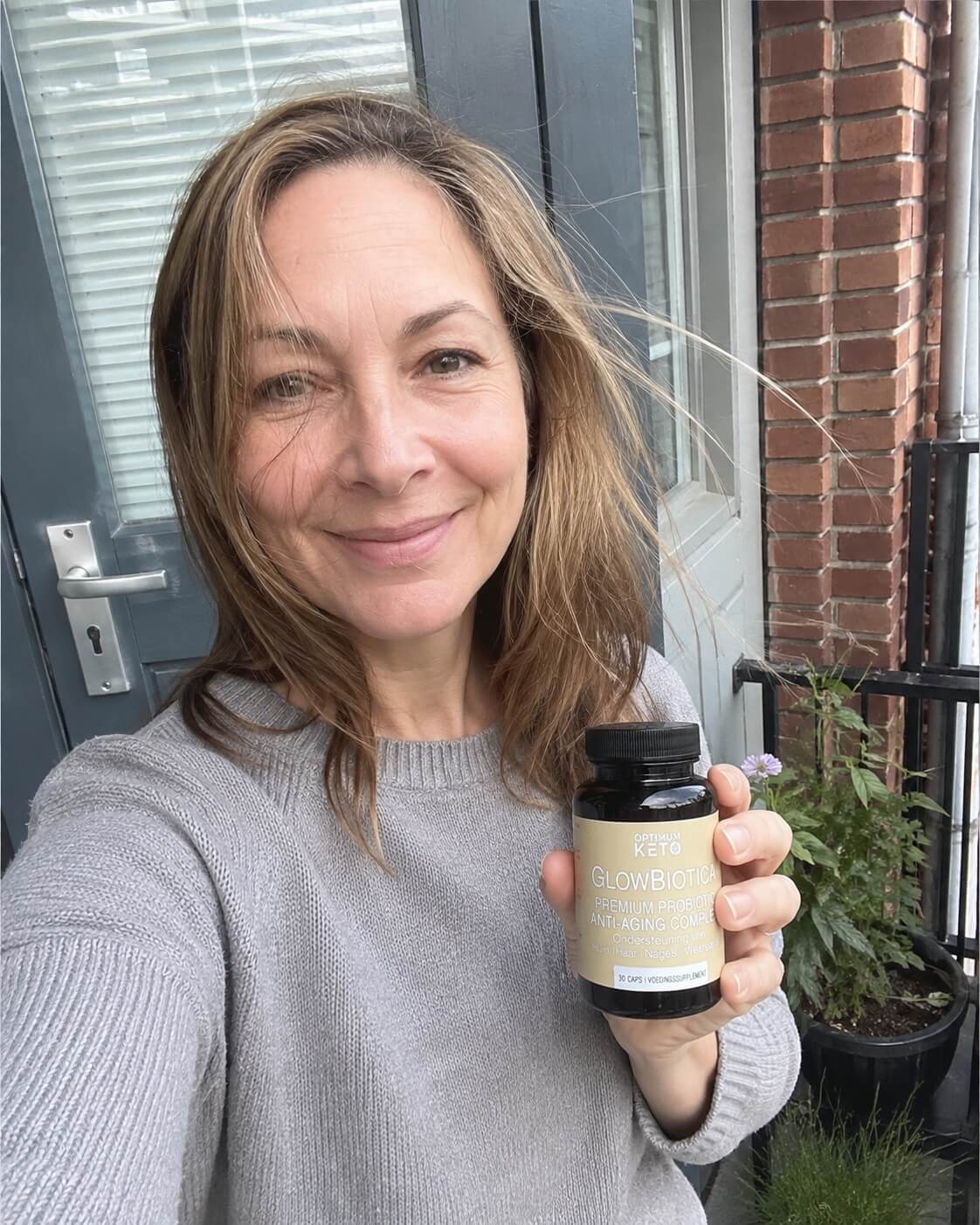 Vrouw met pot GlowBiotica